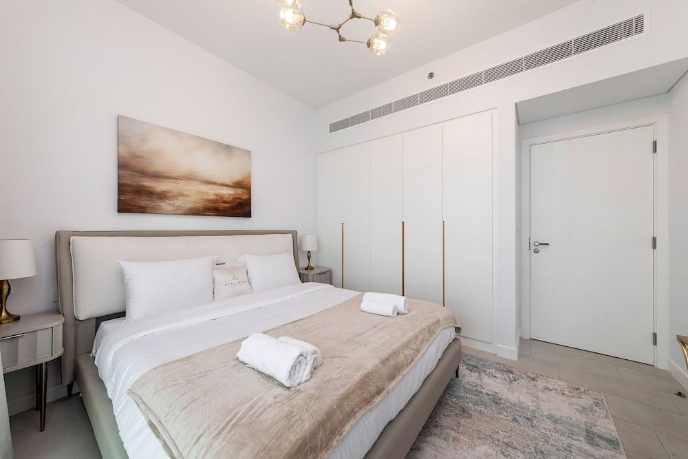 Exclusive 2BR at La Vie with sea view