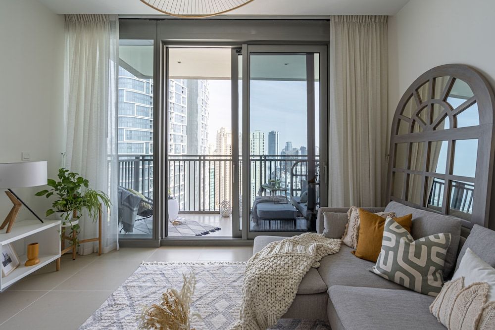 HiGuests -  Emaar 5242 Tower