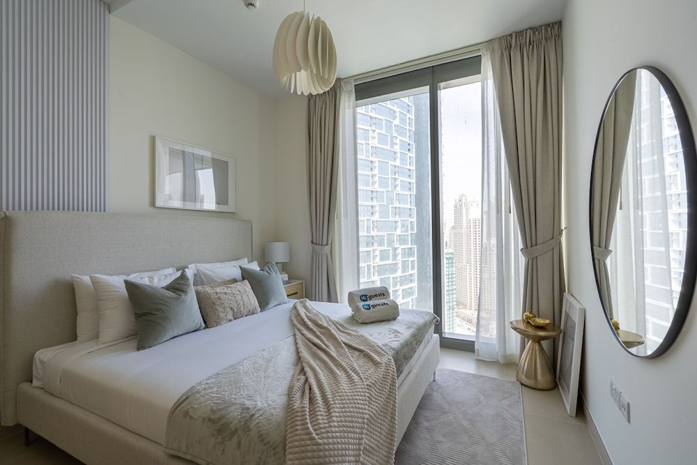 HiGuests -  Emaar 5242 Tower