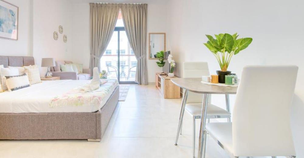 Gorgeous Posh Studio Apartment