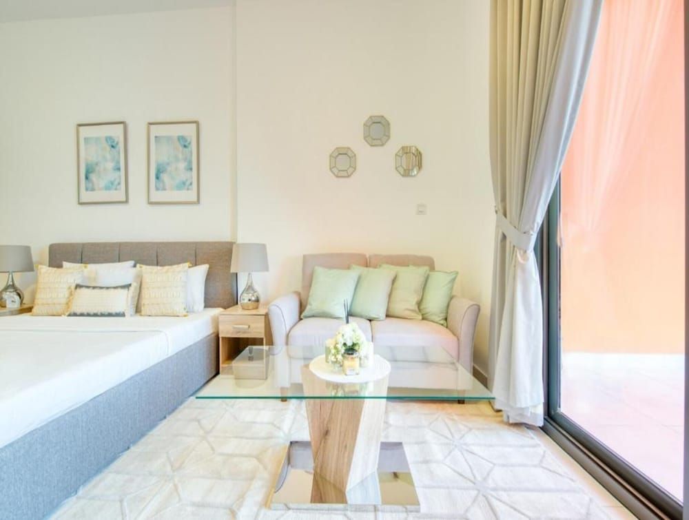 Gorgeous Posh Studio Apartment