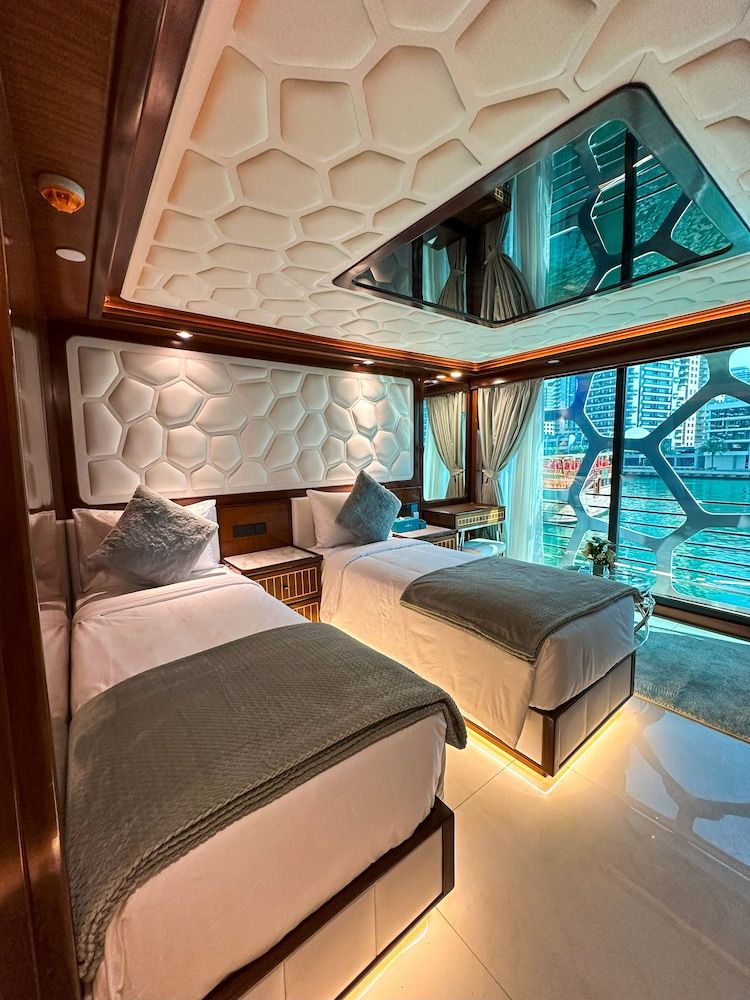 Orchid Overnight Superyacht Superior Twin Room, Balcony 2