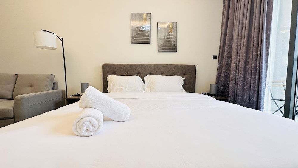Luxury Studio Apartment Canal View Business Bay Free Parking by Belvilla