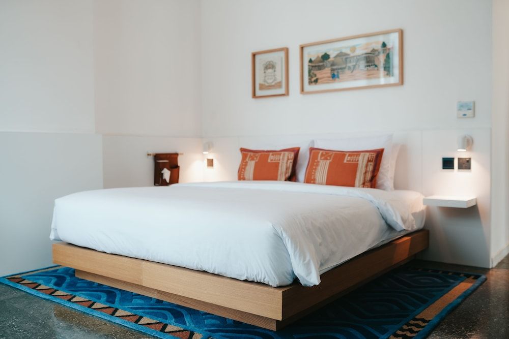 Premium Studio Suite, 1 King Bed, Pool View