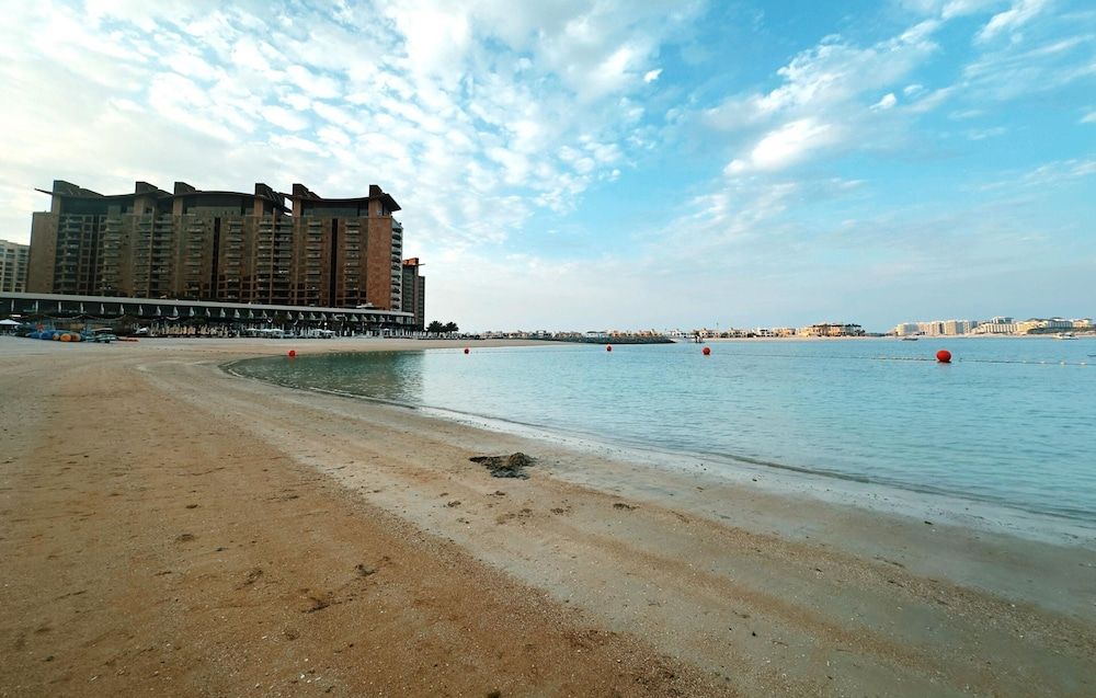 Amazing 1BR at the Palm w Beach Pool Access