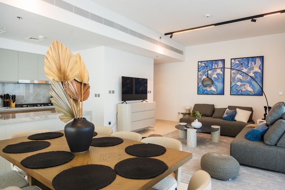 3BD Haven with Sweeping Water Views