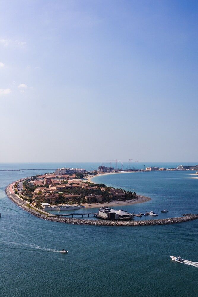 3BD Haven with Sweeping Water Views