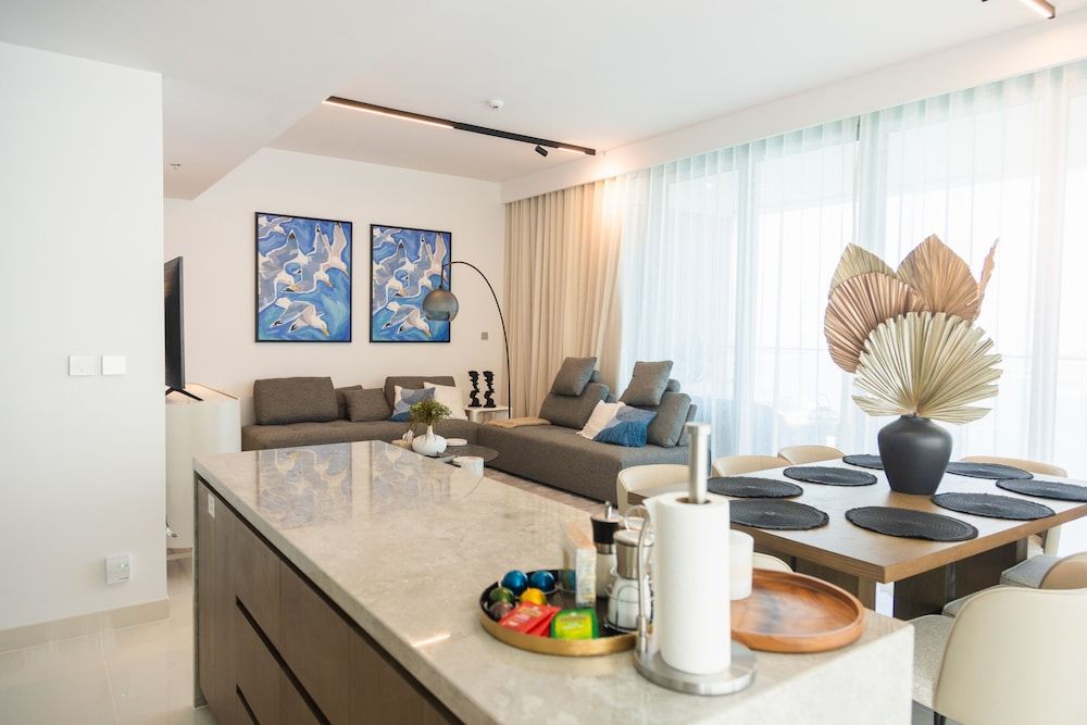 3BD Haven with Sweeping Water Views