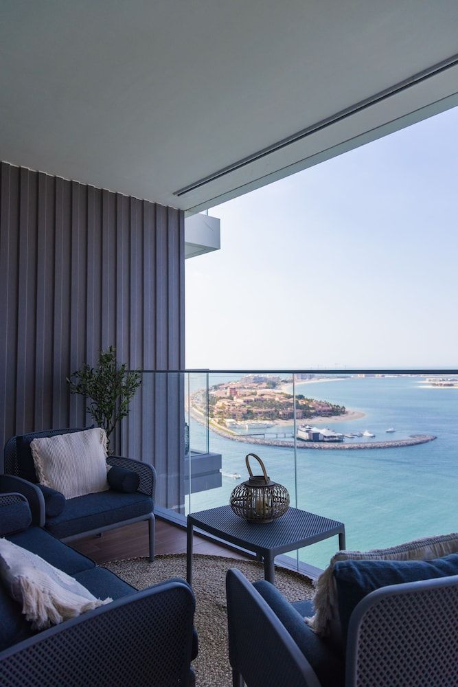 3BD Haven with Sweeping Water Views