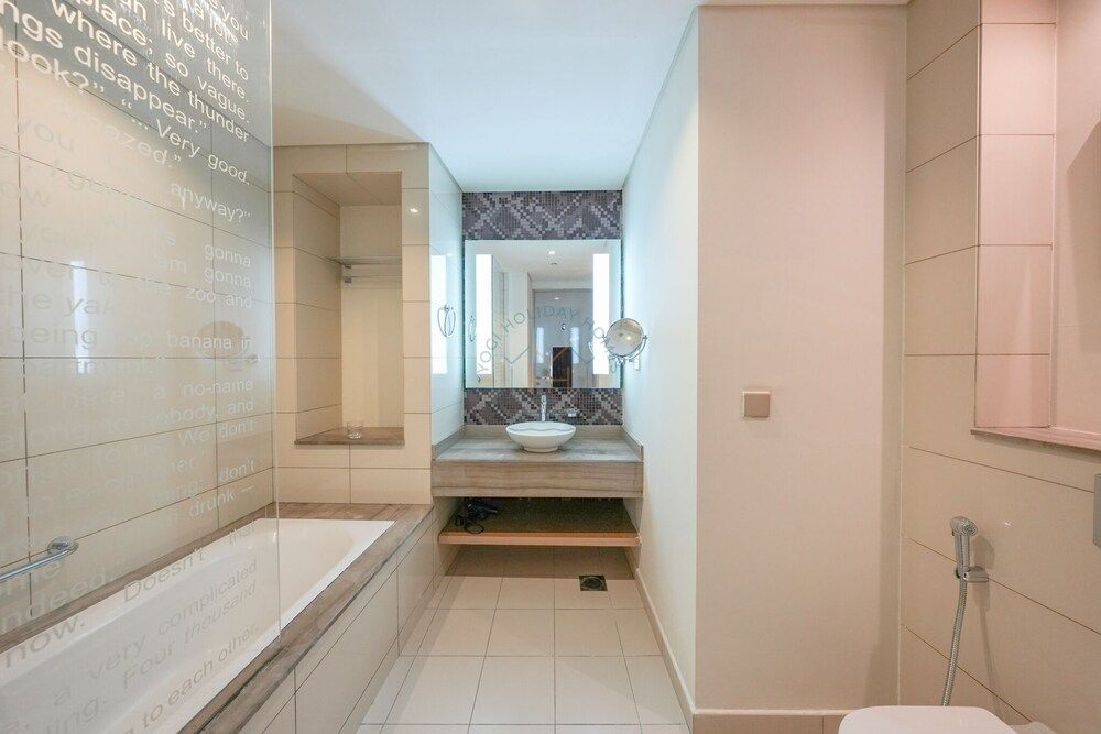 Yogi - Amazing 2BR Apt With Burj Khalifa Views