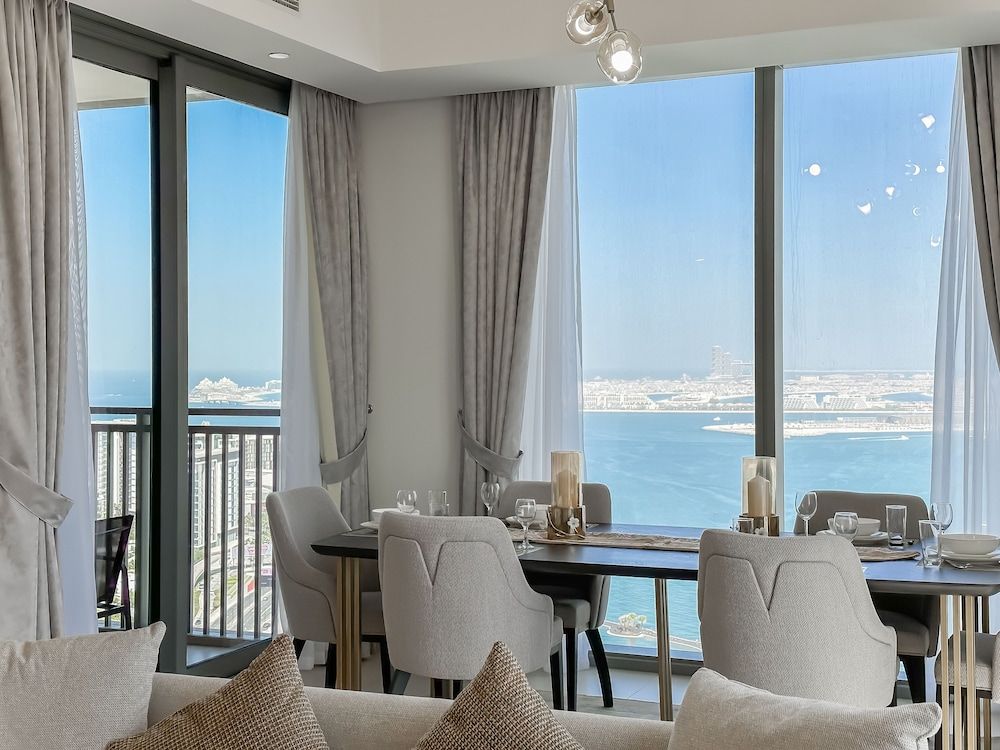 Breathtaking 3BR with Sea & Marina