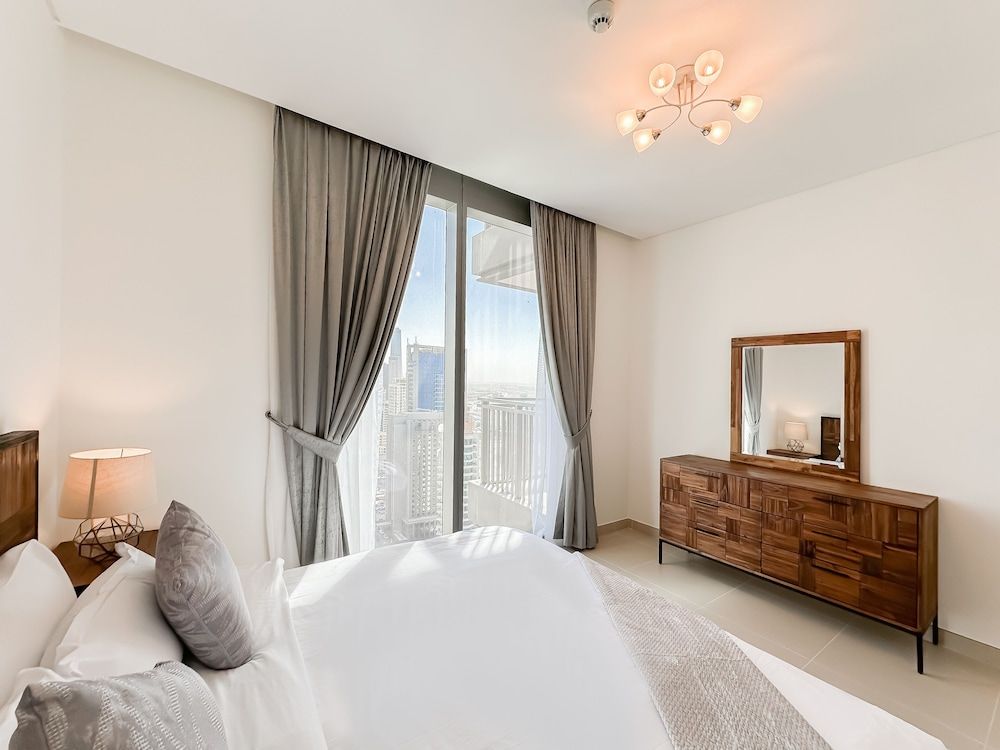 Breathtaking 3BR with Sea & Marina