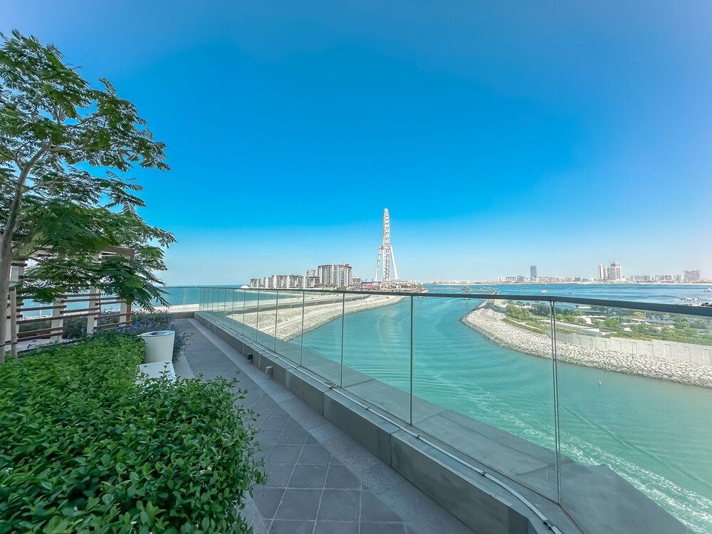 Breathtaking 3BR with Sea & Marina