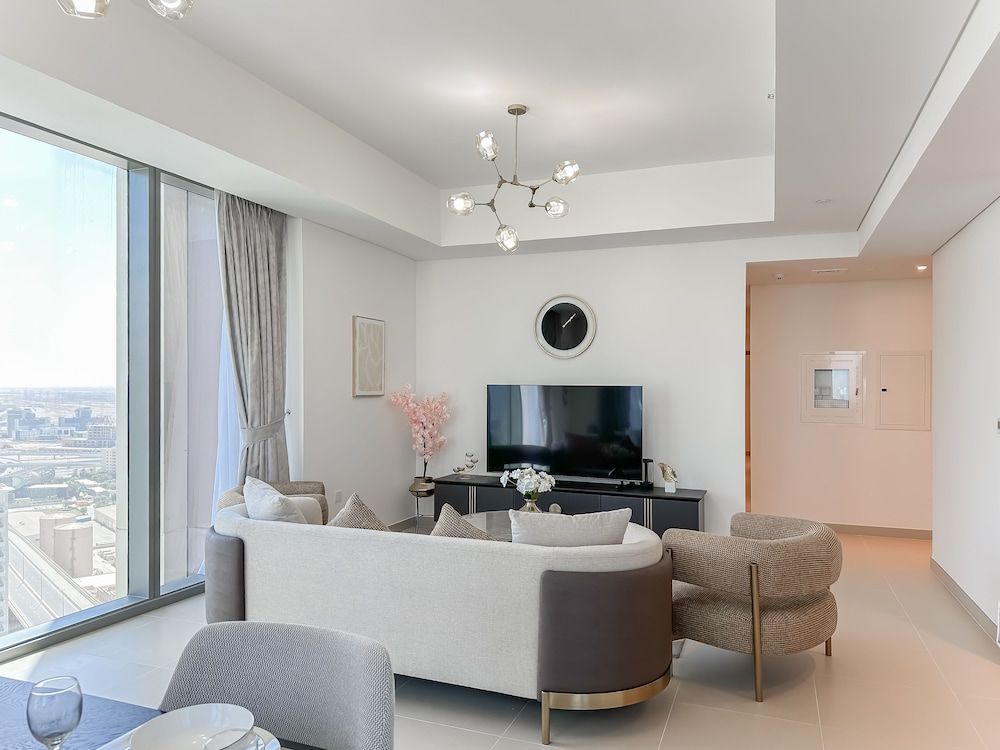 Breathtaking 3BR with Sea & Marina