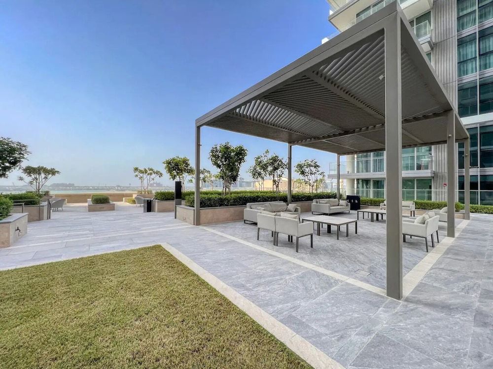 Sea view 2BR Beach Isle
