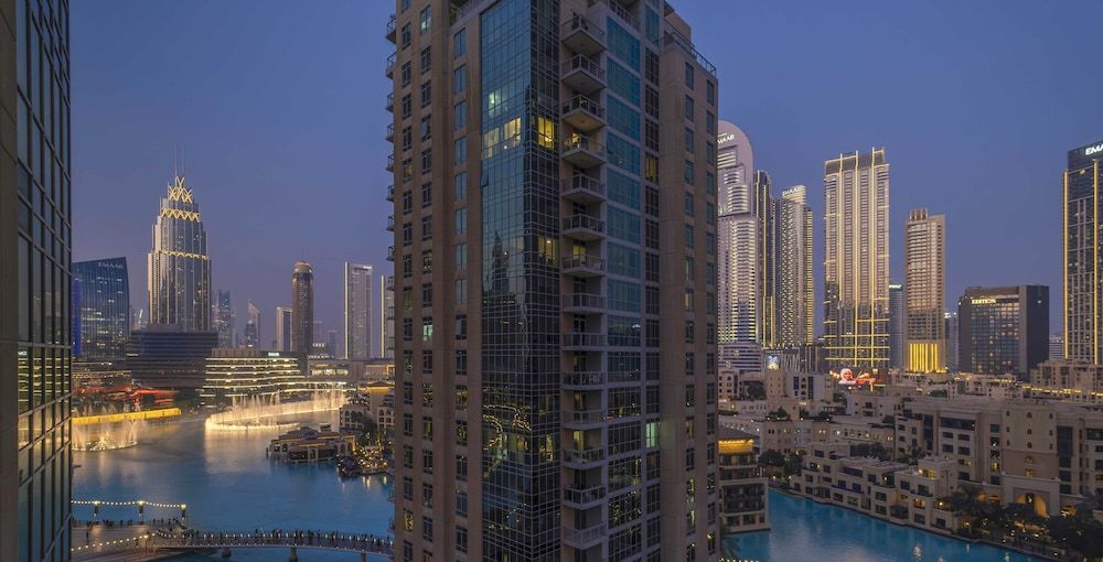 LUX  The Stunning Fountain View Suite