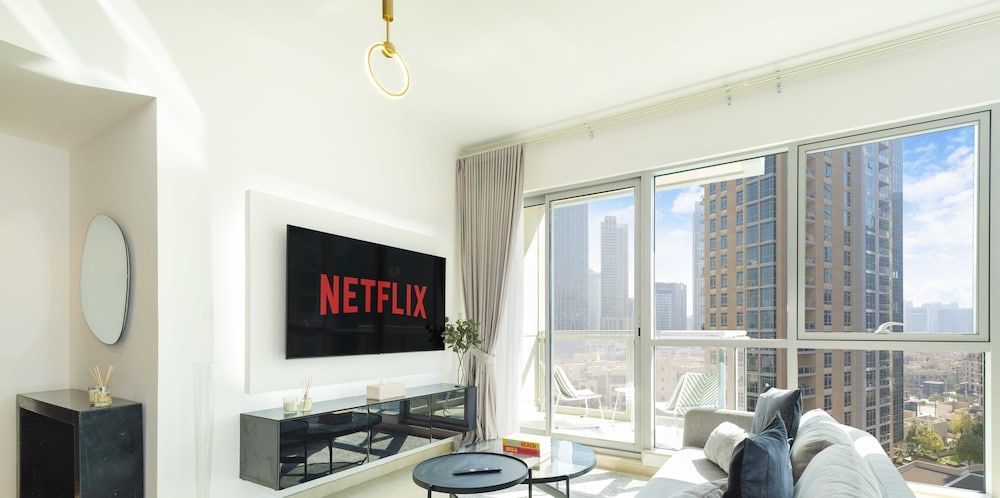 LUX  The Stunning Fountain View Suite
