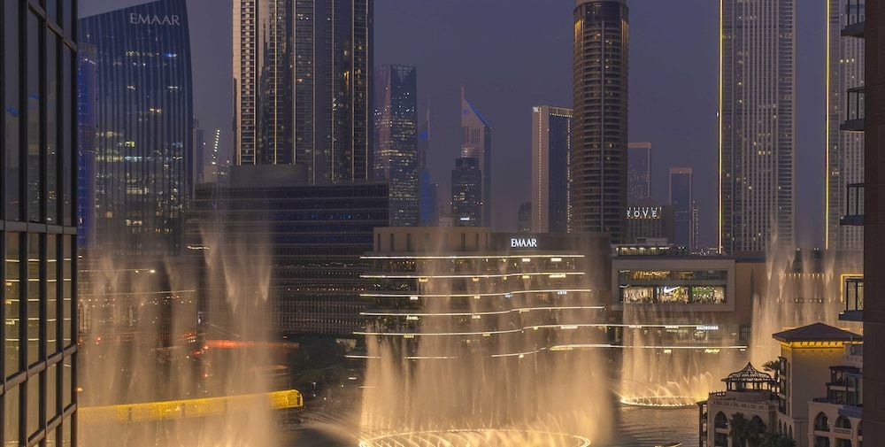 LUX  The Stunning Fountain View Suite