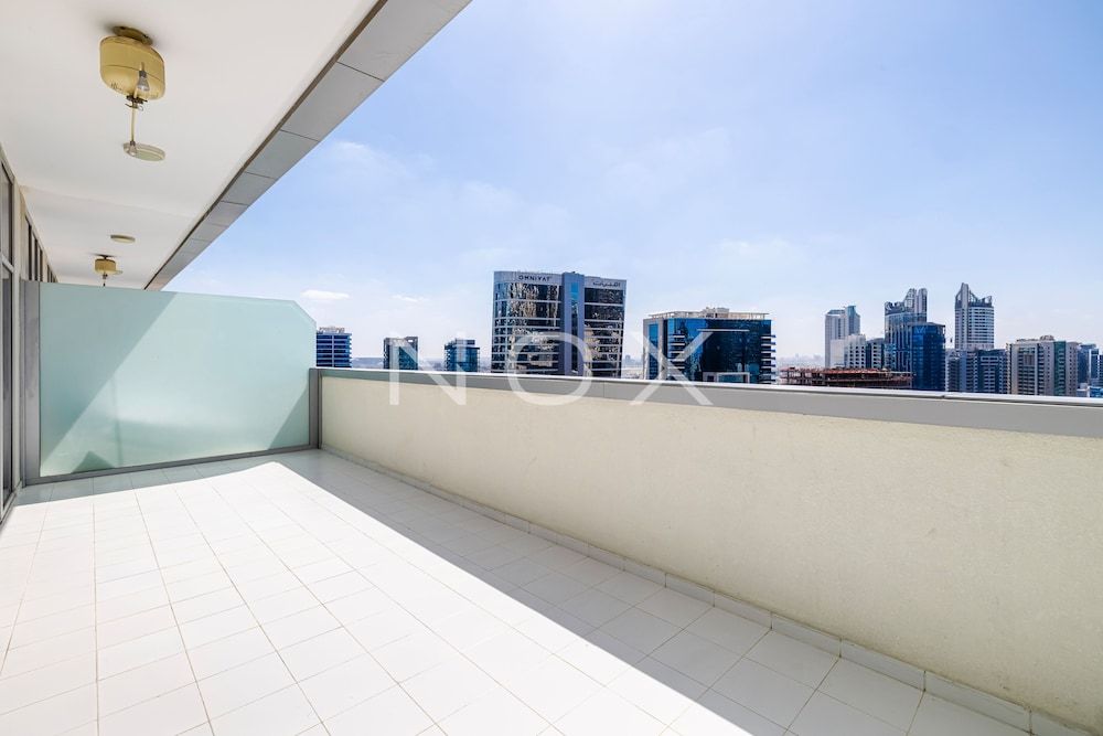 Bright 1BR Damac Majestine