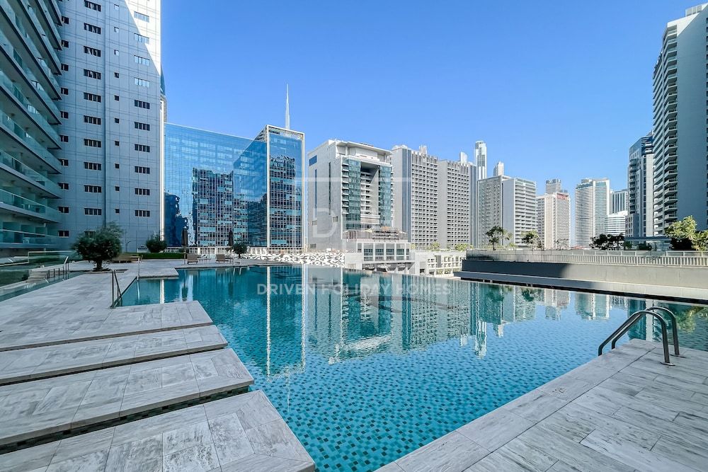 Bright 1BR Damac Majestine