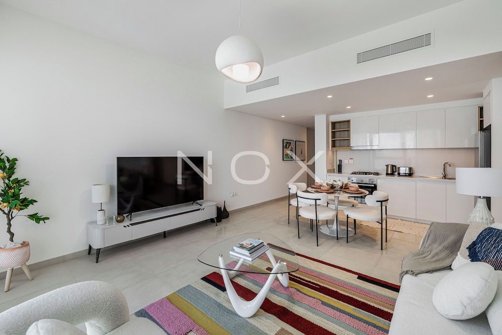 Vibrant 1BR Haven Downtown Views 2 T1