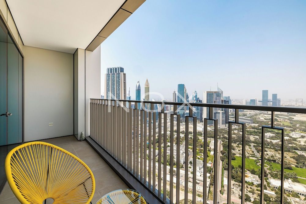 Vibrant 1BR Haven Downtown Views 2 T1