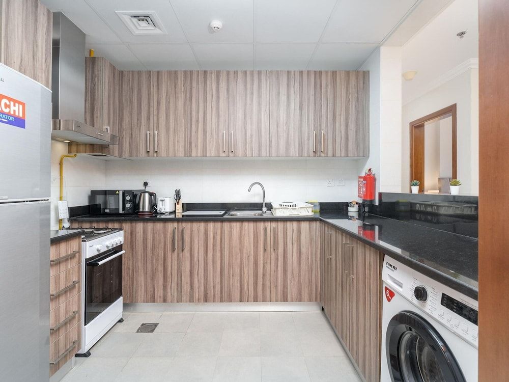 Luxe 1 BR City View Pool & Gym by Belvilla