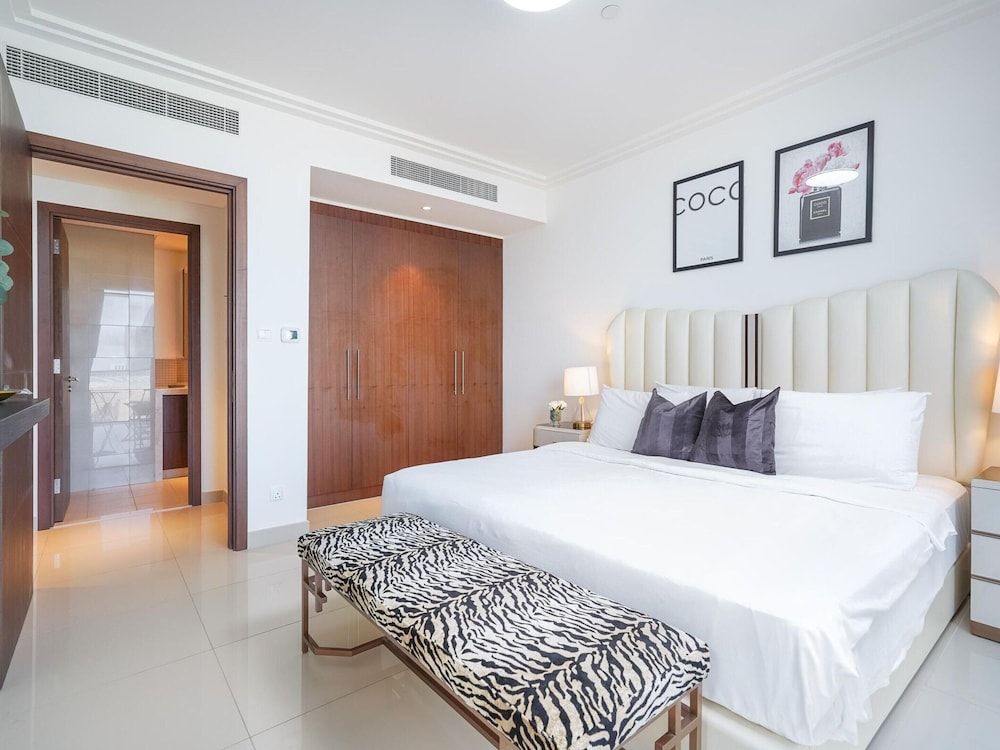Lux 1BR Apt Burj Khalifa View by Belvilla