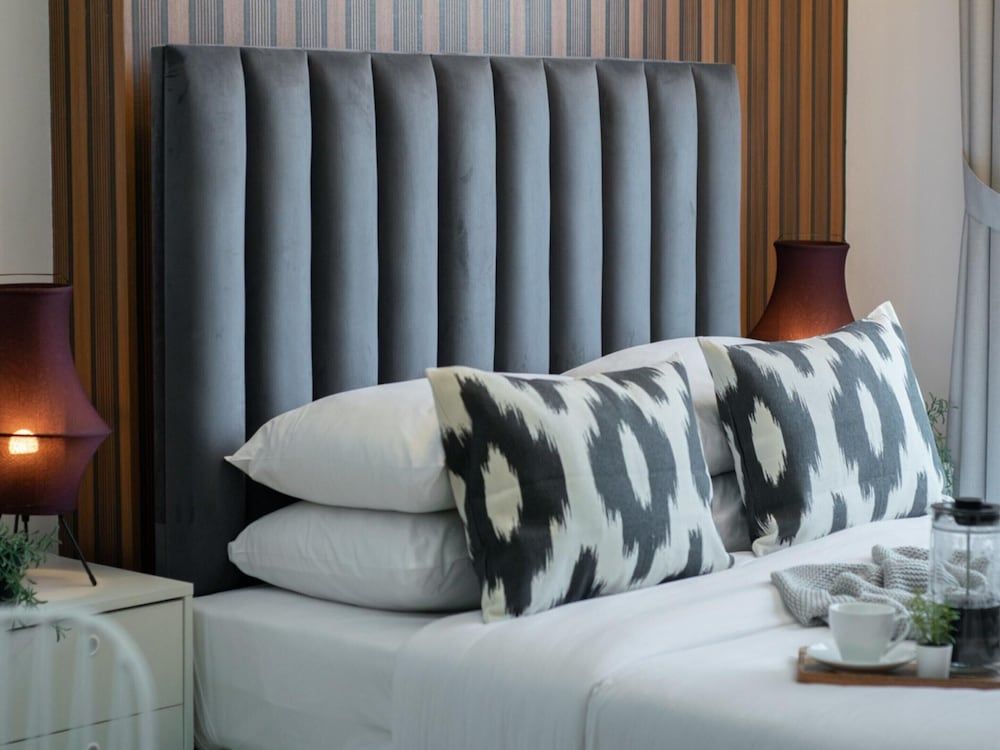 Vibrant 2BR By Burj Khalifa Gym/pool by Belvilla