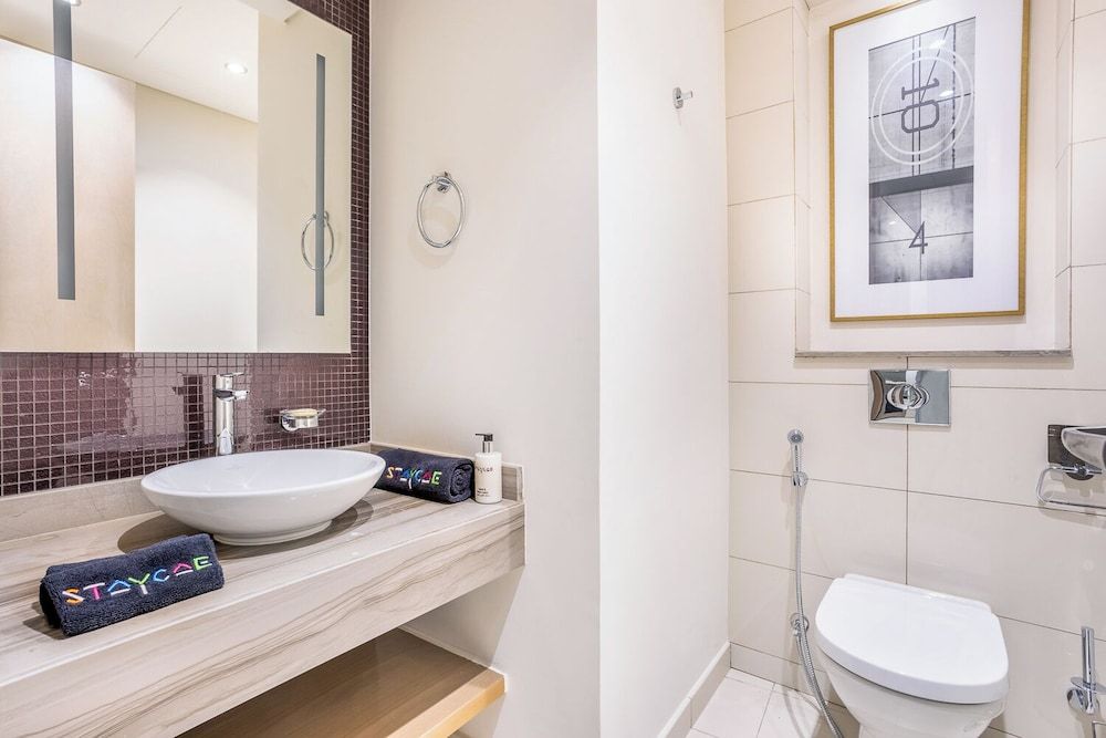 Staycae Holiday Homes - DAMAC Towers Executive Apartment 4