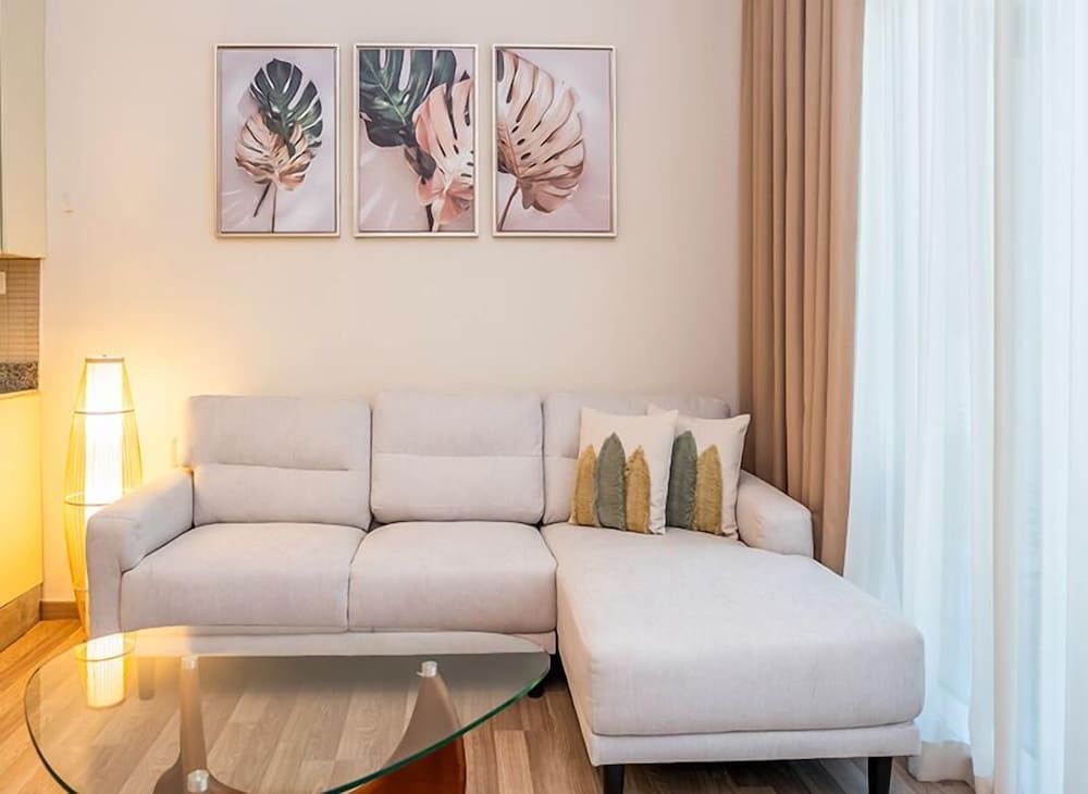 Homesgetaway-Cozy 1BR Bay Square Bldg. 9
