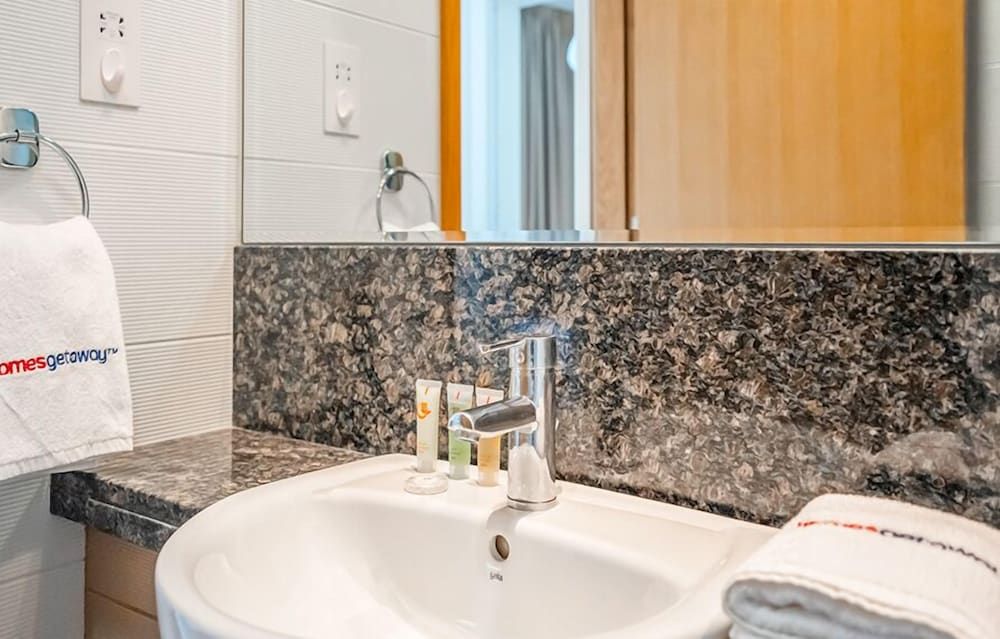Homesgetaway-Cozy 1BR Bay Square Bldg. 9