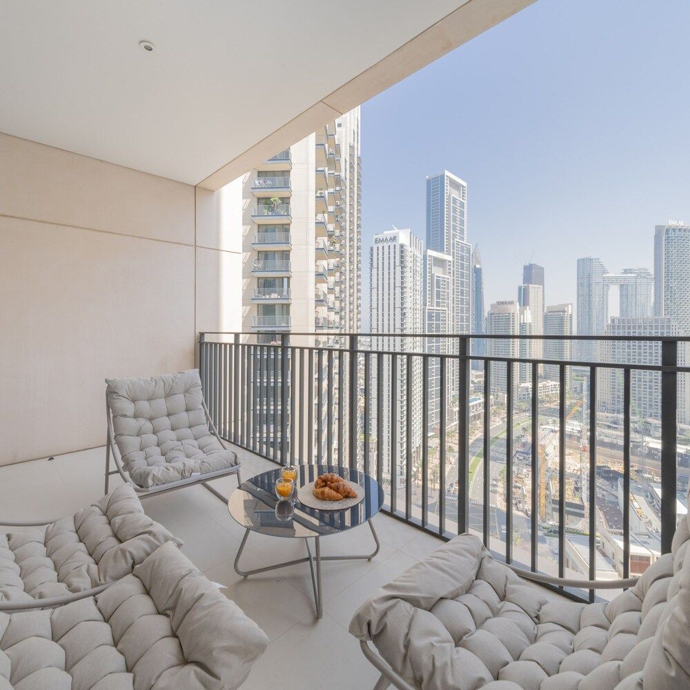 DXB - Blvd Crescent T1 - 2401 - DT