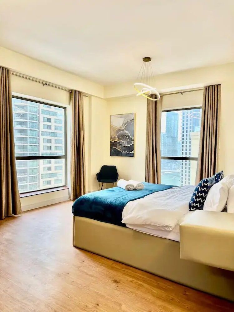 Luxury Apartment, 2 Bedrooms, Marina View