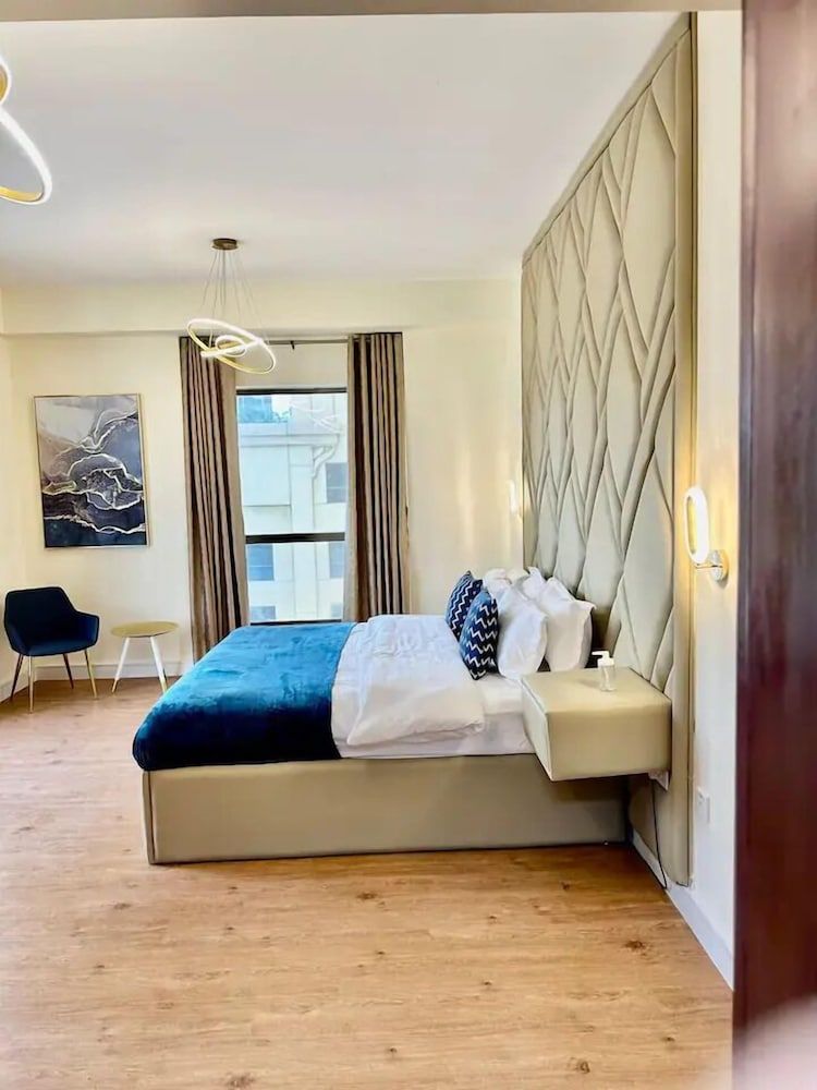 Luxury Apartment, 2 Bedrooms, Marina View