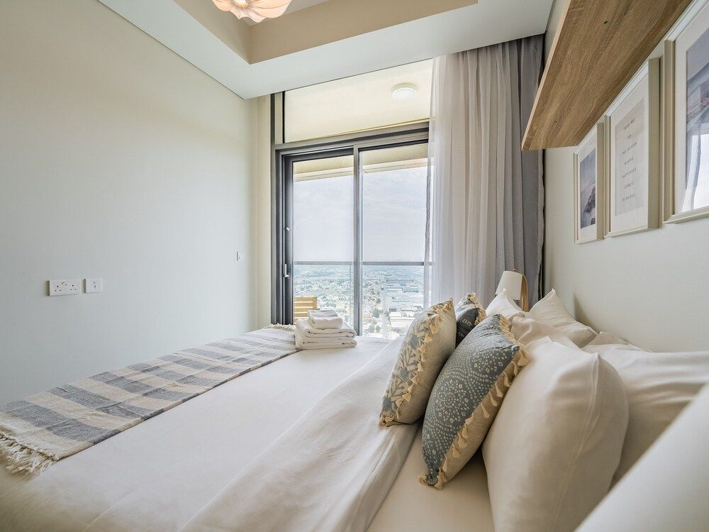 Modern and Cozy Condo With City Views