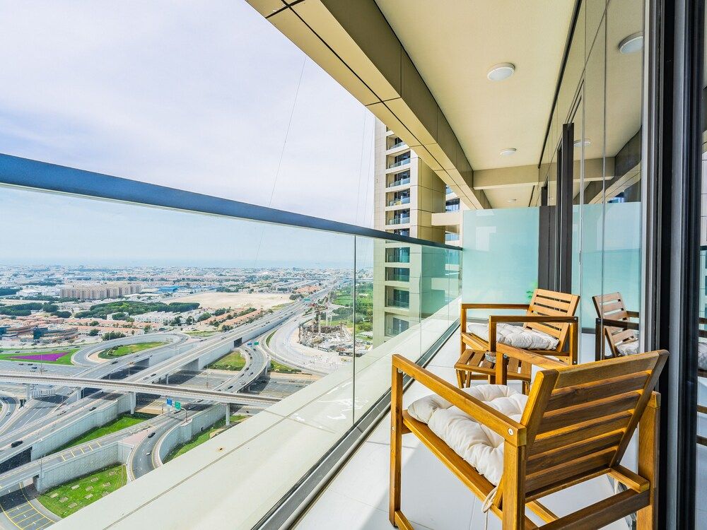 Modern and Cozy Condo With City Views