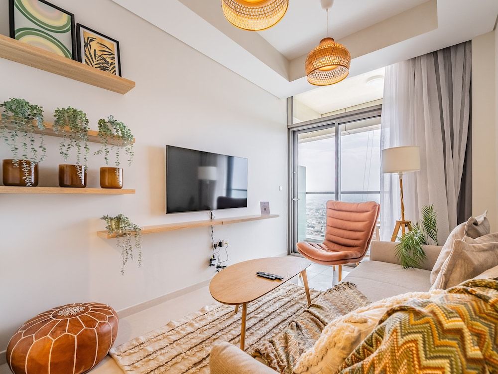 Modern and Cozy Condo With City Views