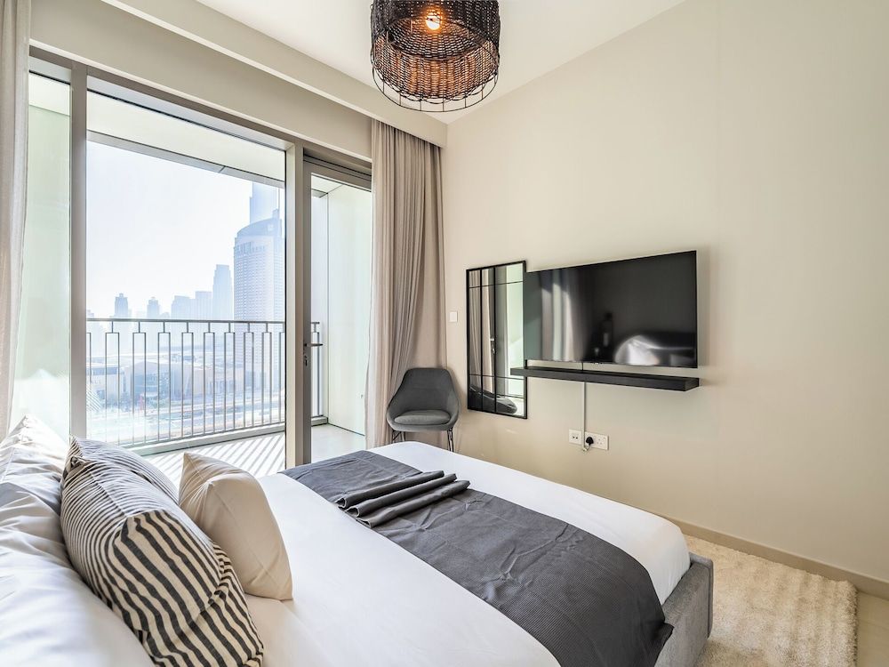 Luxe Condo with Stunning Skyline Views