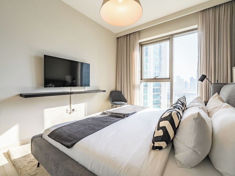 Luxe Condo with Stunning Skyline Views