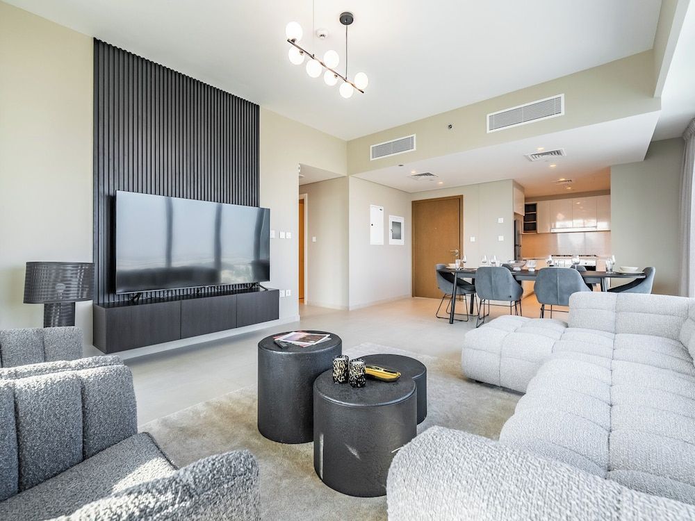Luxe Condo with Stunning Skyline Views