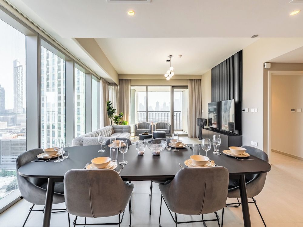 Luxe Condo with Stunning Skyline Views
