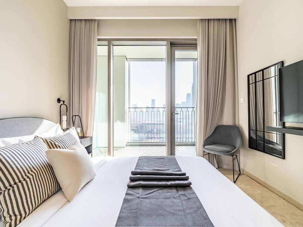 Luxe Condo with Stunning Skyline Views