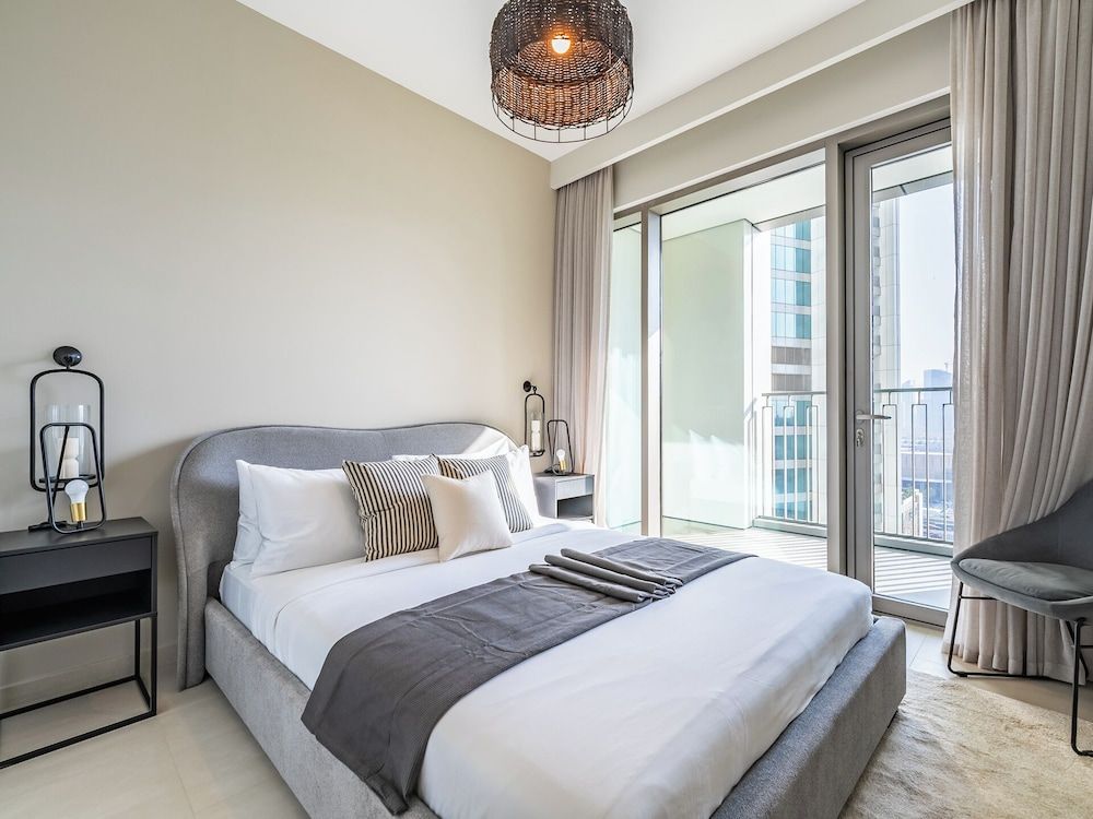 Luxe Condo with Stunning Skyline Views