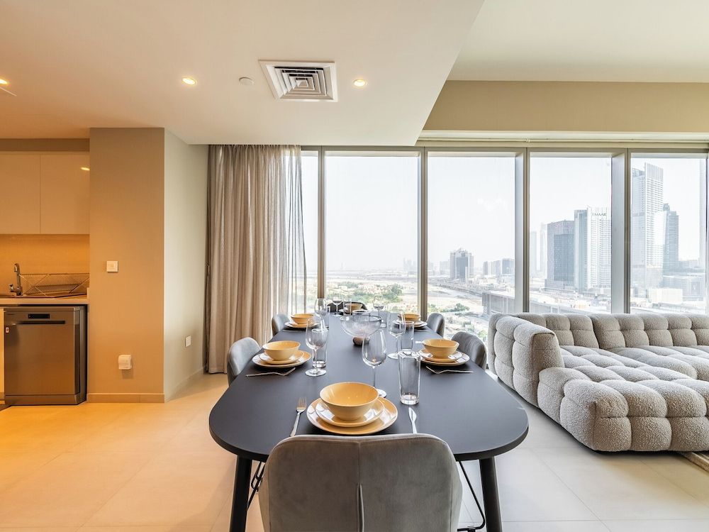 Luxe Condo with Stunning Skyline Views