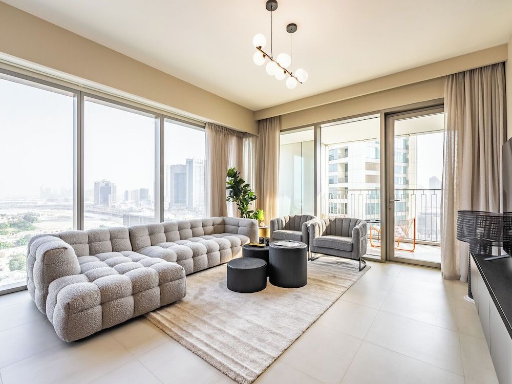 Luxe Condo with Stunning Skyline Views