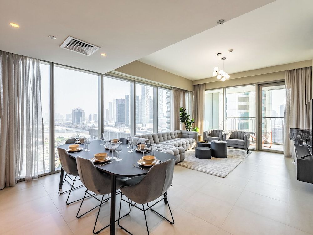 Luxe Condo with Stunning Skyline Views