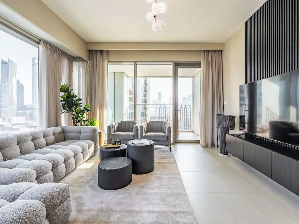 Luxe Condo with Stunning Skyline Views