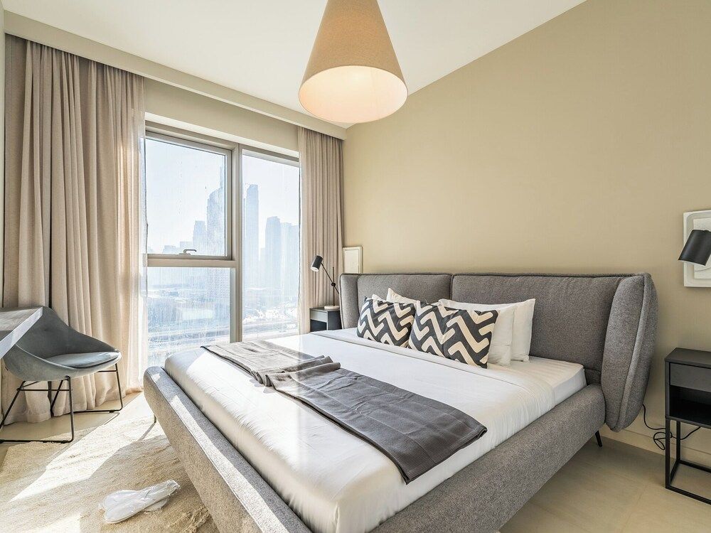 Luxe Condo with Stunning Skyline Views