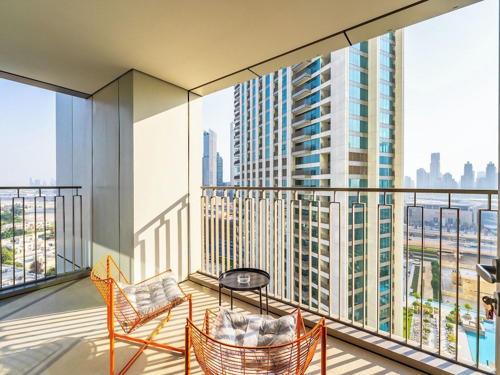 Luxe Condo with Stunning Skyline Views